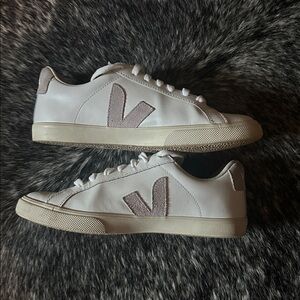 Veja Women’s Campos
Like new!